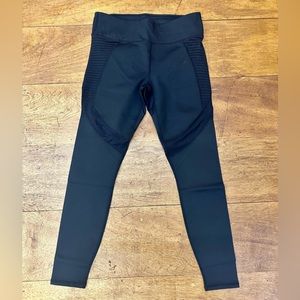 FABLETICS | Salar Statement Powerhold Legging | Black | Medium | 6-8